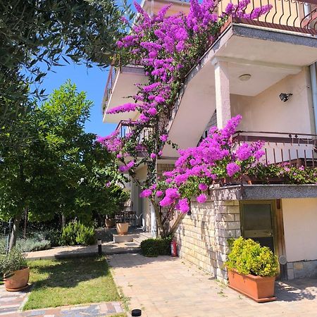 Apartments Lirio Umag Bagian luar foto