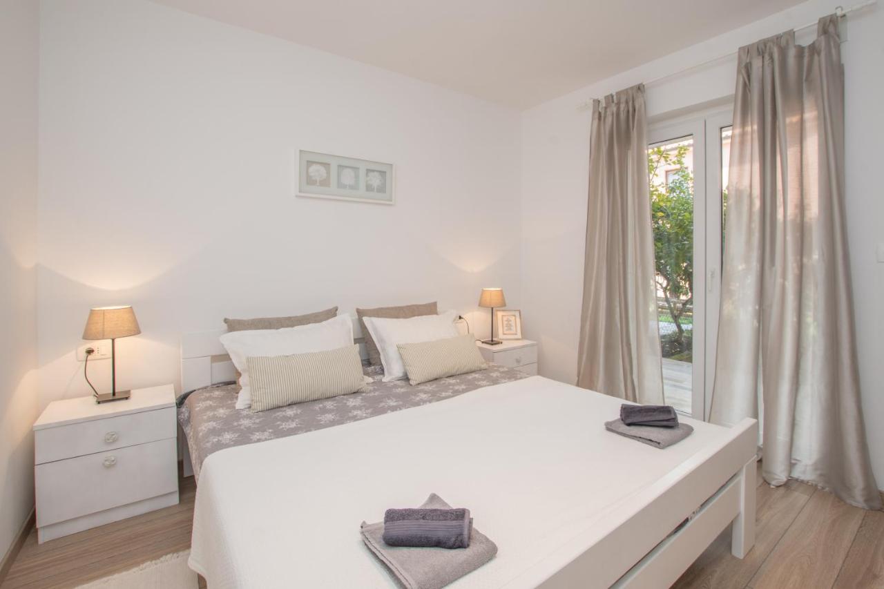 Apartments Lirio Umag Bagian luar foto