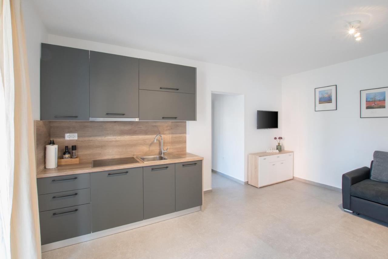 Apartments Lirio Umag Bagian luar foto