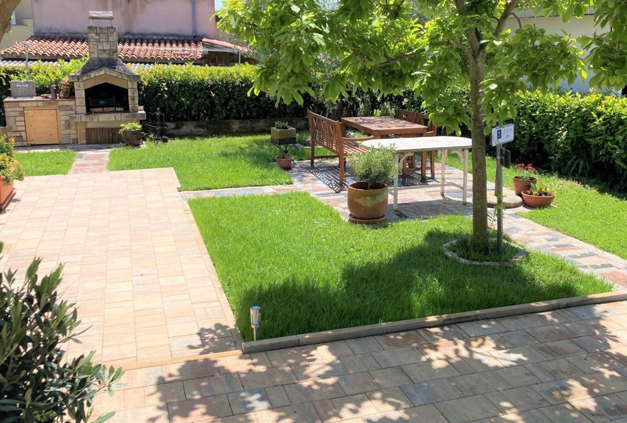 Apartments Lirio Umag Bagian luar foto